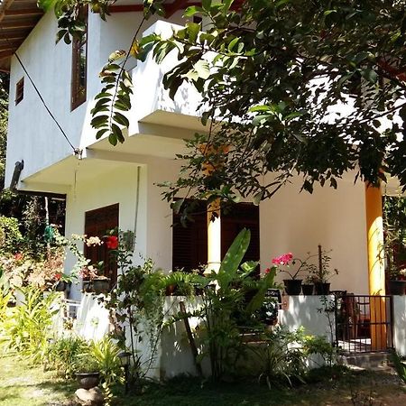 Happy Spring Guest Bed & Breakfast Mirissa Ngoại thất bức ảnh