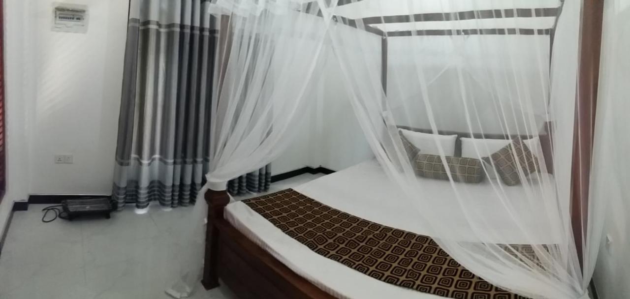 Happy Spring Guest Bed & Breakfast Mirissa Ngoại thất bức ảnh